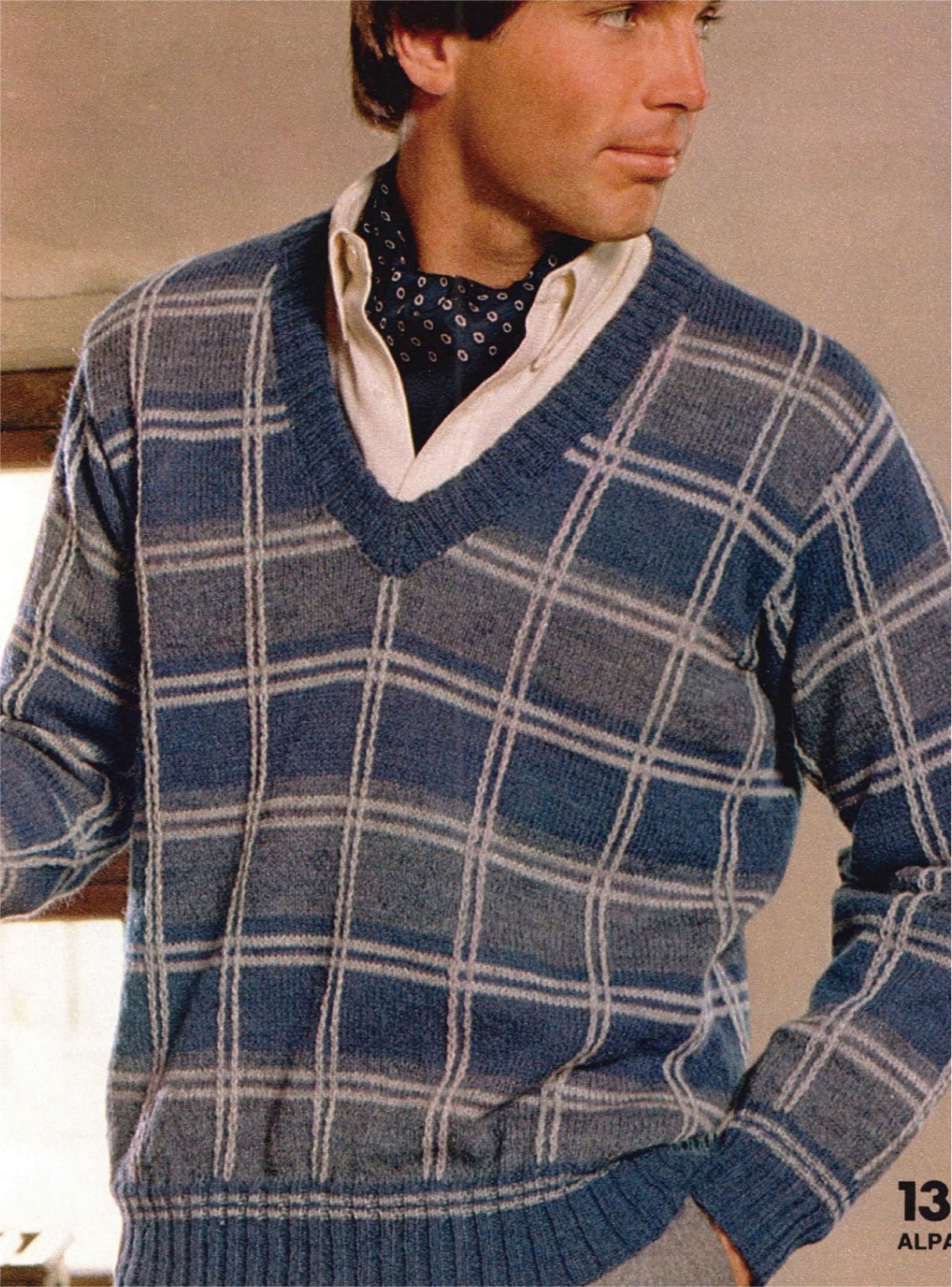 V-NECK AND CREWNECK SWEATERS image 1
