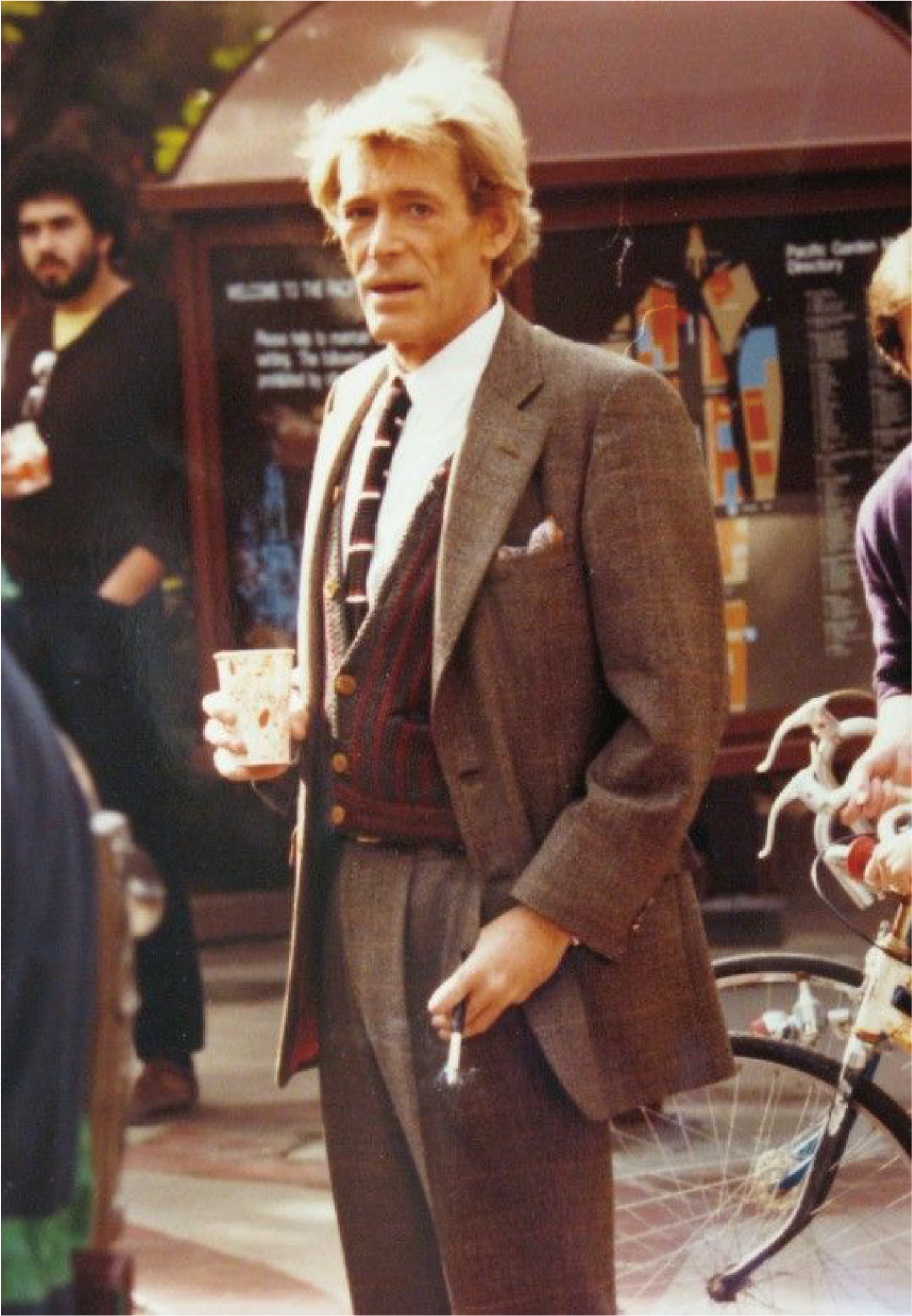 3-BUTTON SUITS image 1