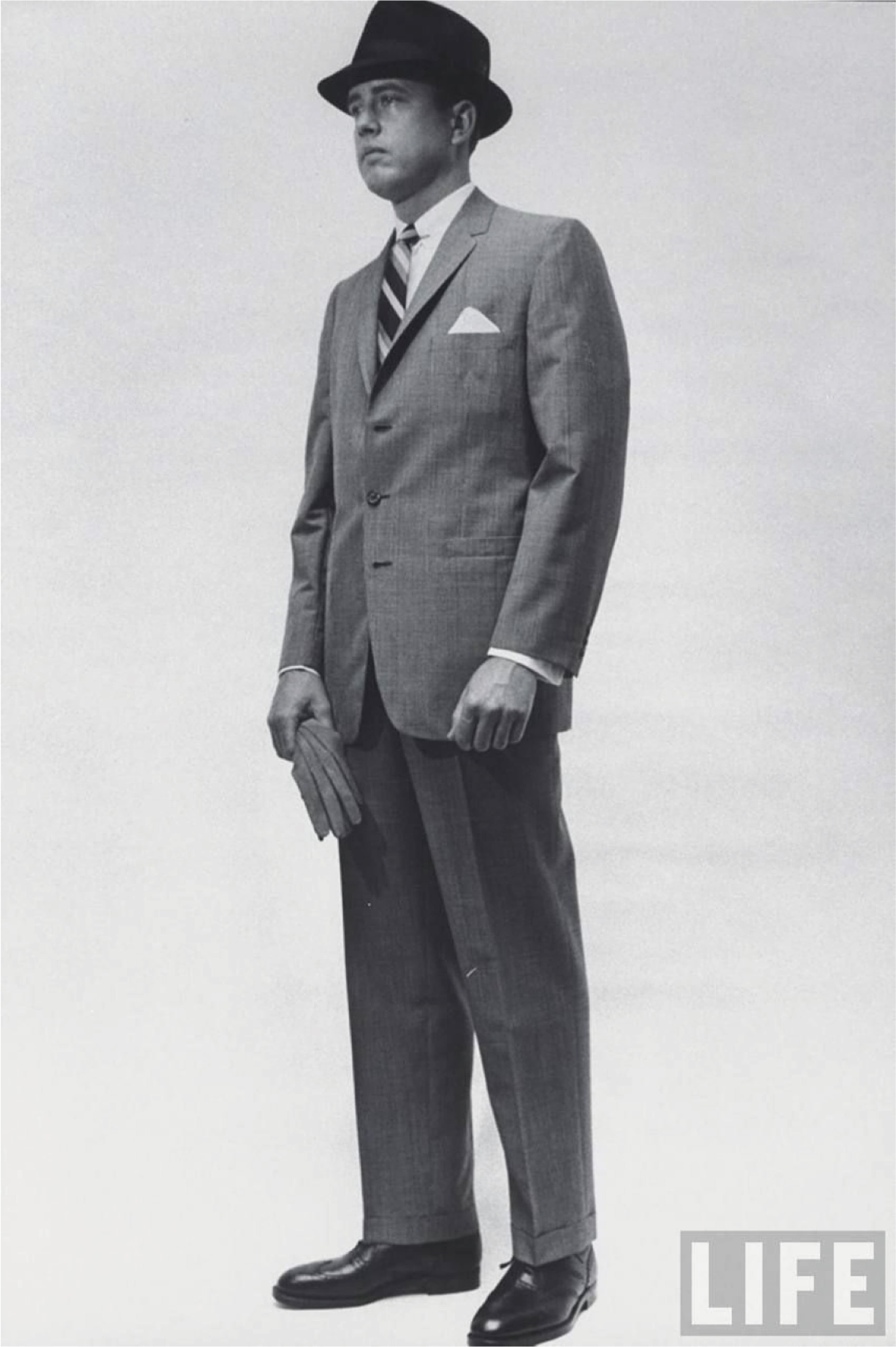 3-BUTTON SUITS image 3