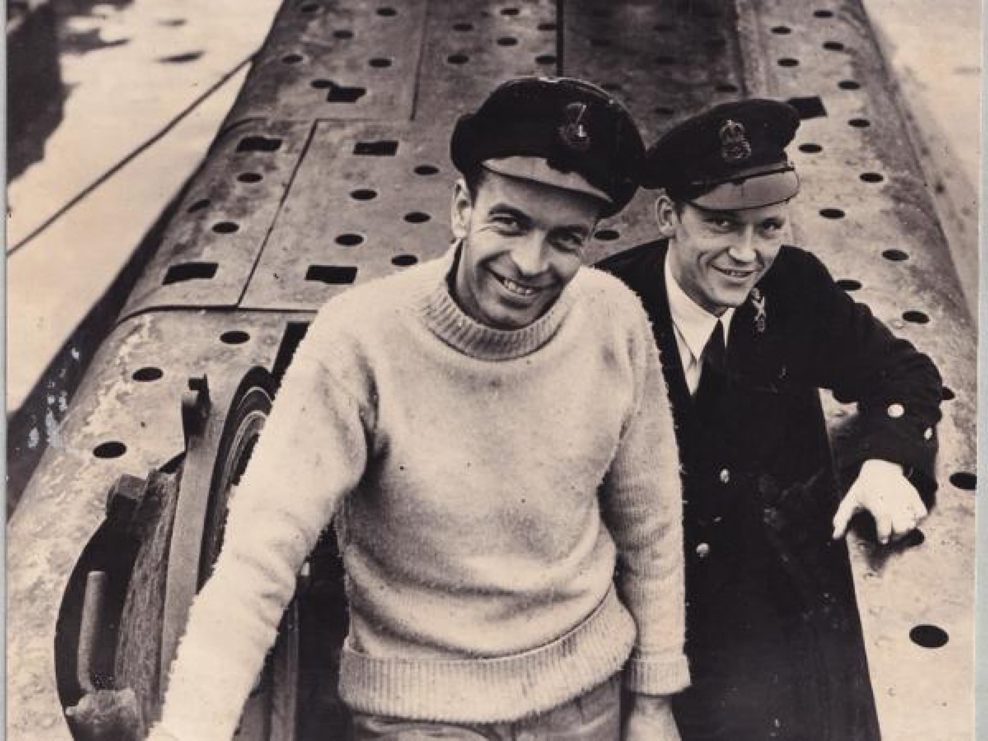 SUBMARINE SWEATERS image 1