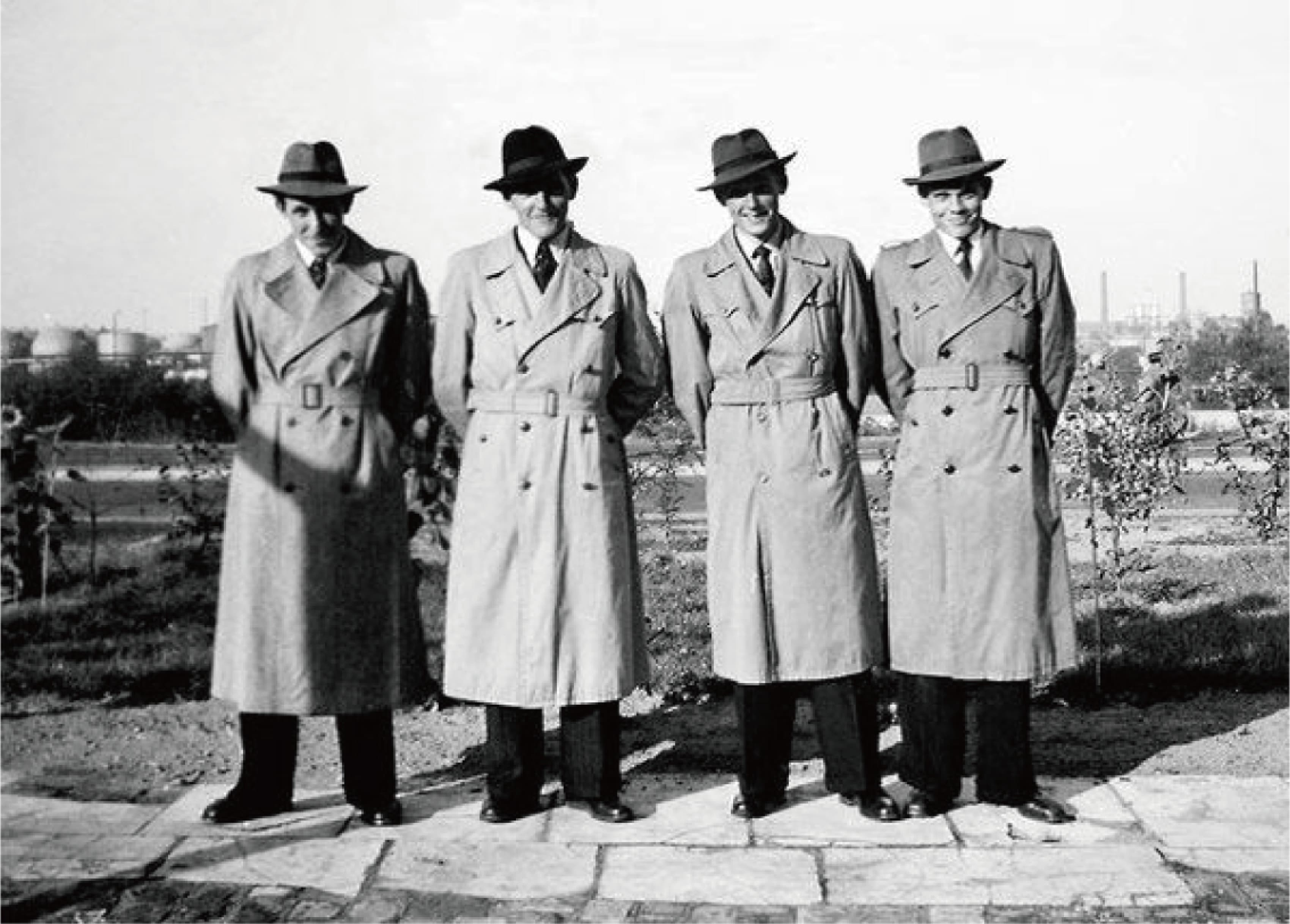 THE TRENCH-COAT image 2